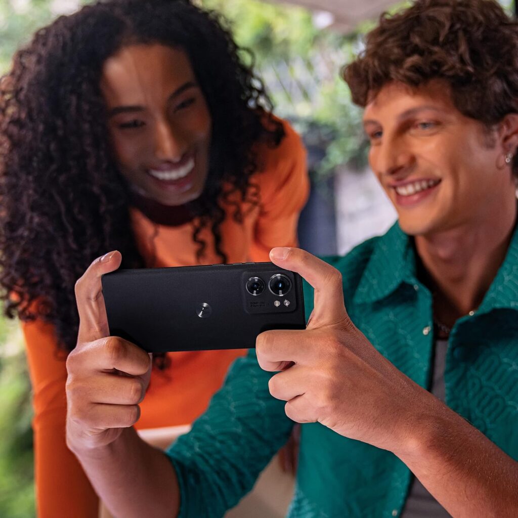 Motorola Edge 40 (Borderless 6.55 pOLED 144 Hz display, 50MP camera, 68W TurboPower charging, Dolby Atmos® audio, Android 13, 8/128 or 8/256GB, MediaTek Dimensity 8020, dual SIM), Jet Black